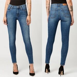 NWT Buffalo David Bitton “Pursuit mid rise skinny” soft/ medium wash jean ❤️